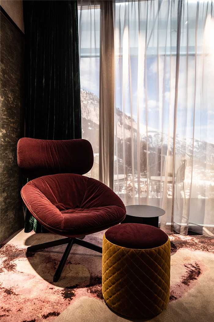 傳統(tǒng)阿爾卑斯山度假酒店設(shè)計(jì)的現(xiàn)代風(fēng)格演繹 傳統(tǒng)阿爾卑斯山度假酒店設(shè)計(jì)的現(xiàn)代風(fēng)格演繹