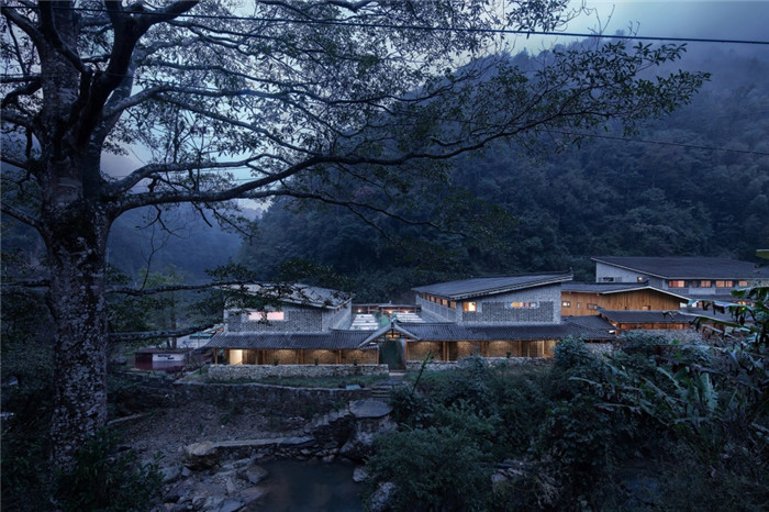 尊重當(dāng)?shù)刈匀粋鹘y(tǒng)的時光里L(fēng)OFT民宿酒店設(shè)計方案