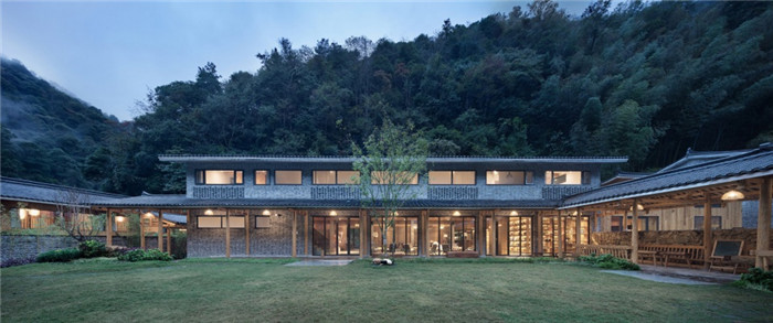 尊重當(dāng)?shù)刈匀粋鹘y(tǒng)的時光里L(fēng)OFT民宿酒店設(shè)計方案