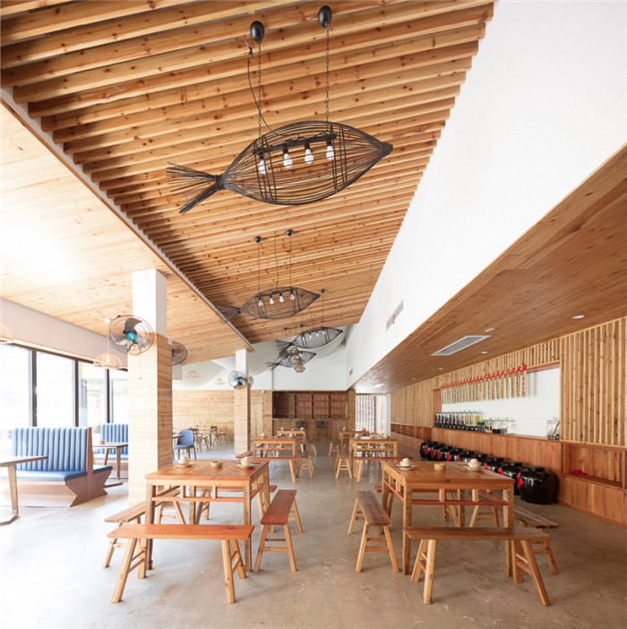 尊重當(dāng)?shù)刈匀粋鹘y(tǒng)的時光里L(fēng)OFT民宿酒店餐廳設(shè)計方案