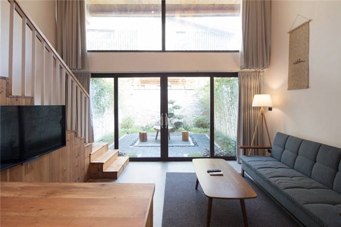 尊重當(dāng)?shù)刈匀粋鹘y(tǒng)的時光里L(fēng)OFT民宿酒店客房設(shè)計方案