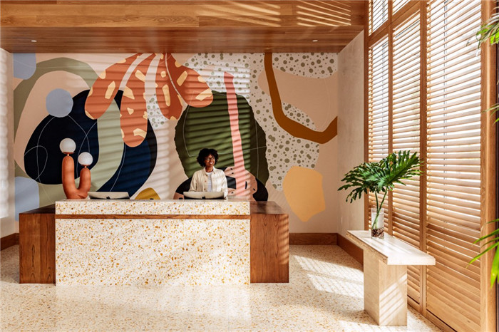 鄭州勃朗設(shè)計(jì)分享簡(jiǎn)約自然風(fēng)城市度假酒店大堂設(shè)計(jì)案例 鄭州勃朗設(shè)計(jì)分享簡(jiǎn)約自然風(fēng)城市度假酒店大堂設(shè)計(jì)案例