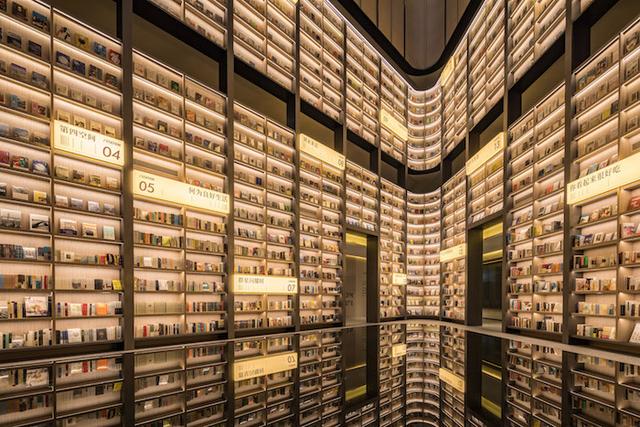 亞朵首家新知社區(qū)中心酒店——愛(ài)琴海亞朵S酒店書(shū)店設(shè)計(jì)