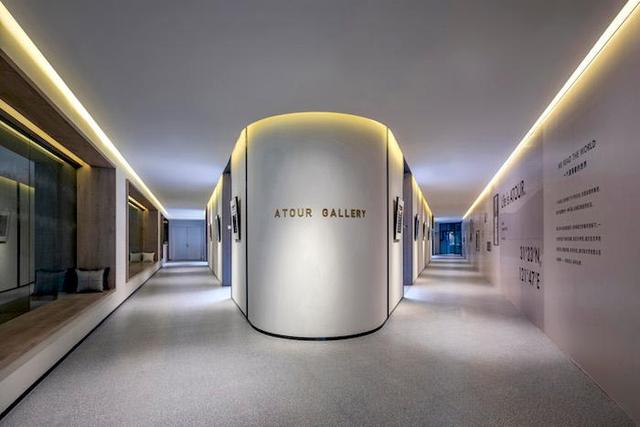 亞朵首家新知社區(qū)中心酒店——愛(ài)琴海亞朵S酒店客房走廊設(shè)計(jì)