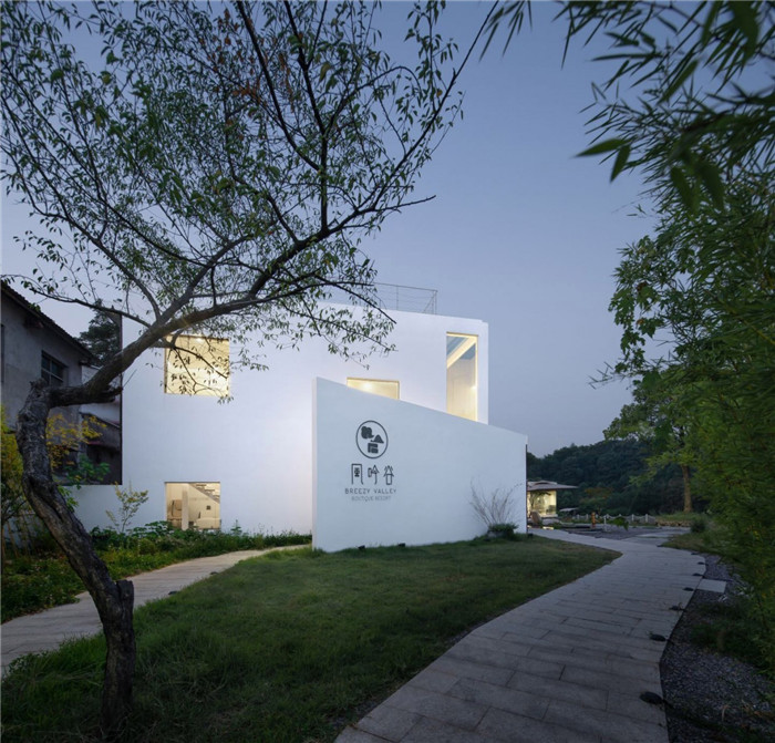 民宿外觀入口設(shè)計(jì)-極簡(jiǎn)質(zhì)樸的民宿酒店設(shè)計(jì)  只有8間客房也美呆了！