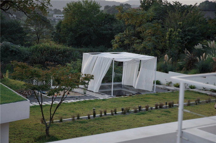 民宿庭院景觀設(shè)計(jì)-極簡(jiǎn)質(zhì)樸的民宿酒店設(shè)計(jì)  只有8間客房也美呆了！