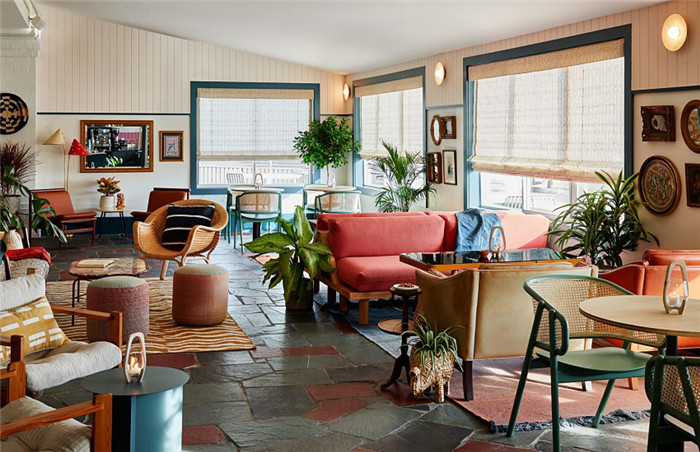 勃朗酒店翻新改造設(shè)計公司分享懷舊風酒店改造設(shè)計