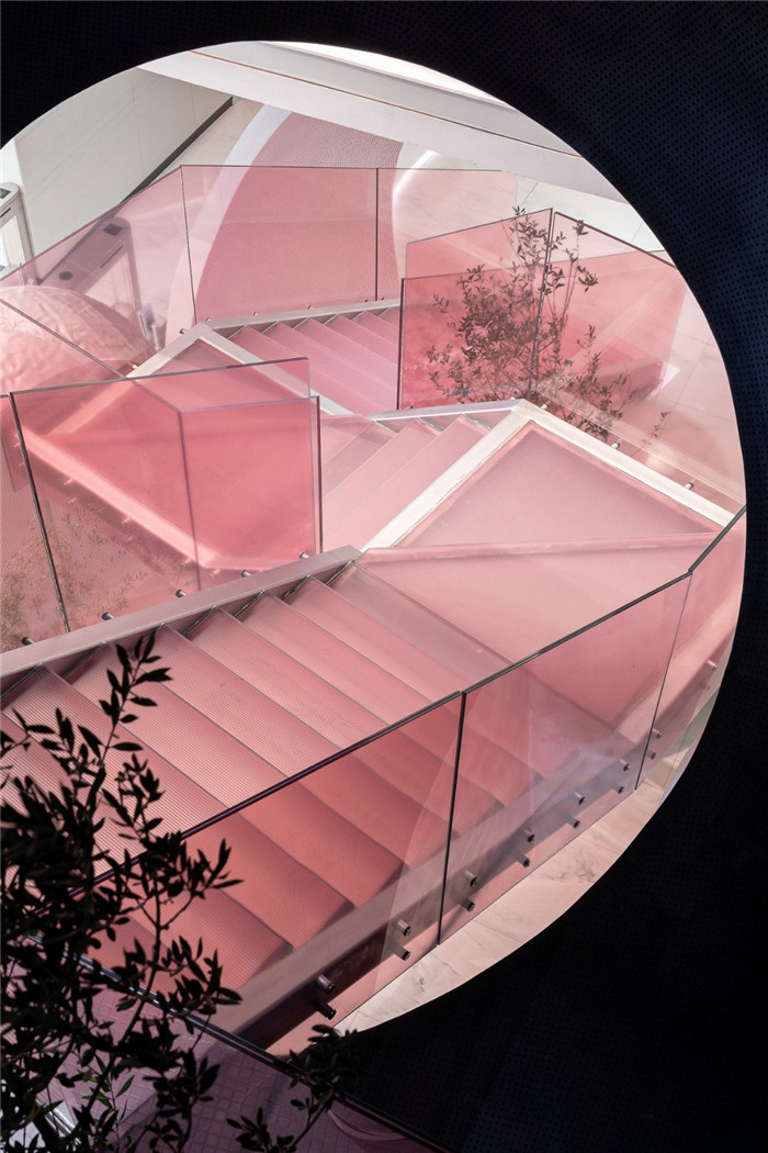 國內(nèi)最新潮藝術(shù)精品酒店設(shè)計推薦:尚美水晶酒店樓梯設(shè)計 國內(nèi)最新潮藝術(shù)精品酒店設(shè)計推薦:尚美水晶酒店樓梯設(shè)計