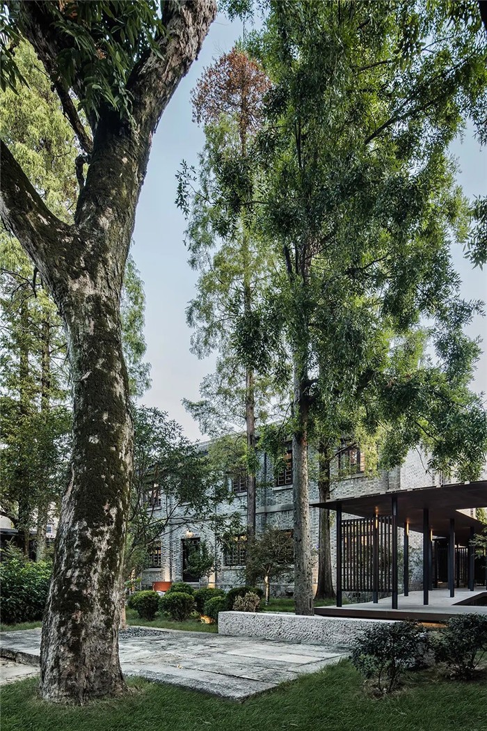 集書店、咖啡、美術(shù)館于一體的精品酒店設(shè)計方案