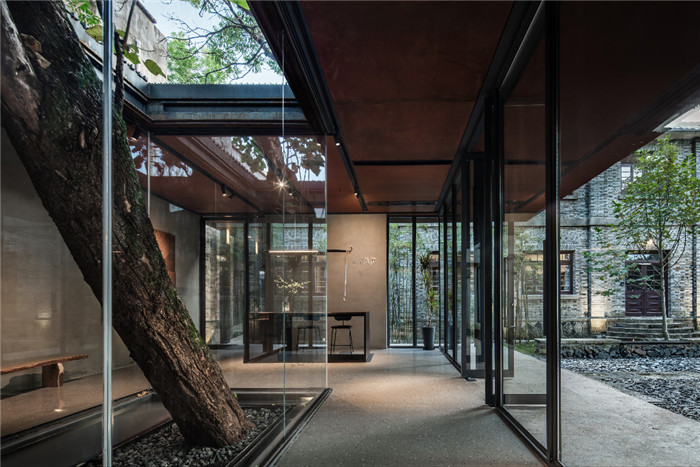 酒店大堂設(shè)計-集書店、咖啡、美術(shù)館于一體的精品酒店設(shè)計方案