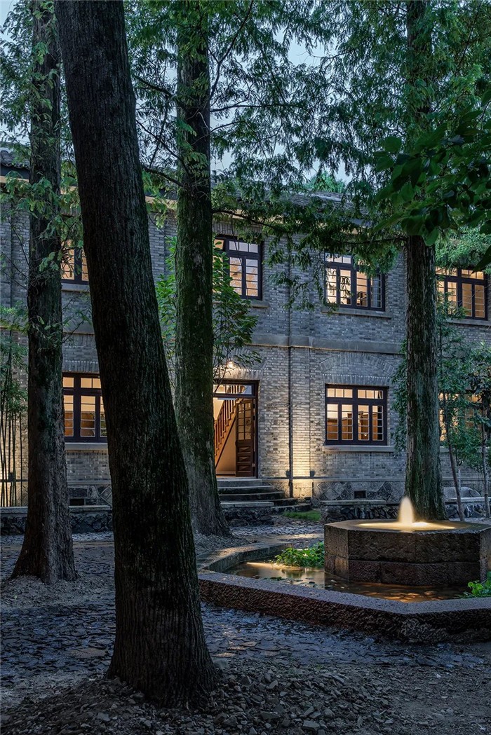 集書店、咖啡、美術(shù)館于一體的精品酒店設(shè)計方案