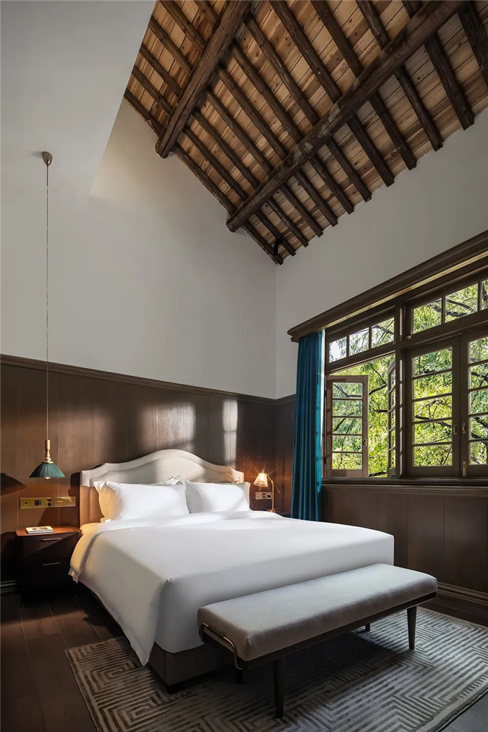 酒店客房設(shè)計-集書店、咖啡、美術(shù)館于一體的精品酒店設(shè)計方案