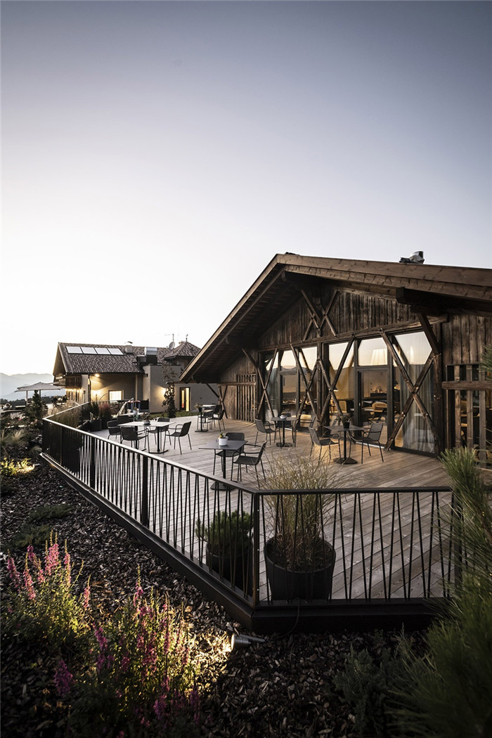 酒店露臺設(shè)計(jì)-意大利Gfell高品質(zhì)度假酒店設(shè)計(jì)案例分析