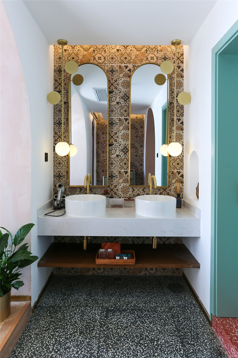 大理網(wǎng)紅民宿設(shè)計推薦：夏禾夫人意式風(fēng)情民宿衛(wèi)生間設(shè)計