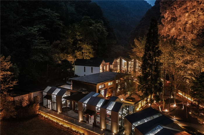 酒店夜景-酷酷工業(yè)風(fēng)成都1979精品度假酒店改造設(shè)計(jì)方案 酒店夜景-酷酷工業(yè)風(fēng)成都1979精品度假酒店改造設(shè)計(jì)方案