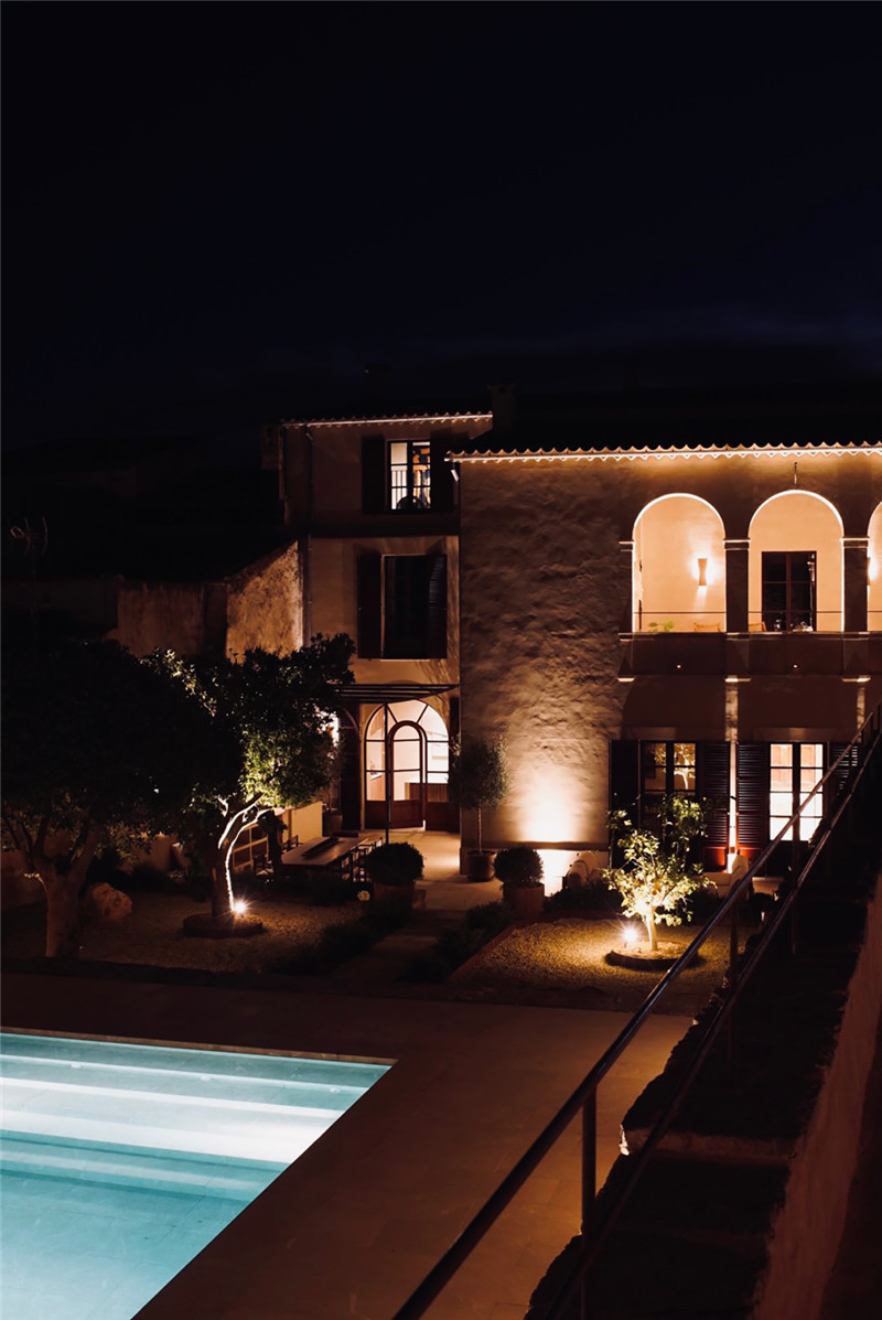 別墅改造成民宿  Camp Roig 31精品民宿設(shè)計賞析