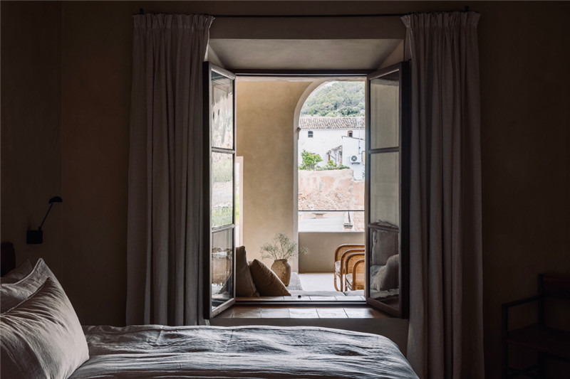 別墅改造成民宿  Camp Roig 31精品民宿設(shè)計賞析