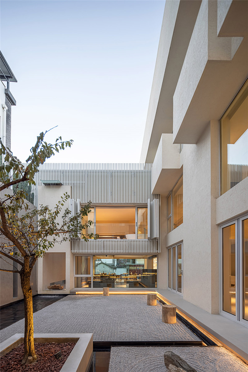 充滿藝術(shù)與情懷的大理白平衡民宿設(shè)計(jì)案例