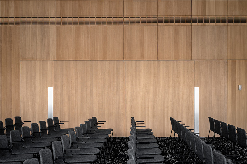 簡(jiǎn)約而實(shí)用的艾米麗酒店會(huì)議廳設(shè)計(jì)方案