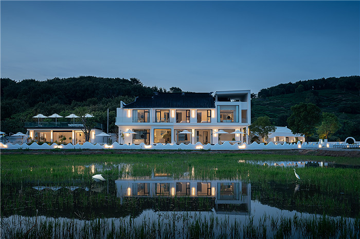 10間房的白色極簡風(fēng)漫心島民宿設(shè)計案例 10間房的白色極簡風(fēng)漫心島民宿設(shè)計案例