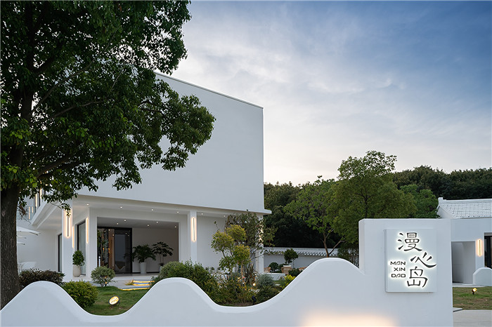 10間房的白色極簡風(fēng)漫心島民宿設(shè)計案例 10間房的白色極簡風(fēng)漫心島民宿設(shè)計案例