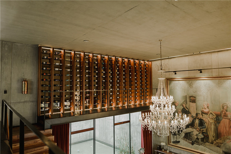 以當(dāng)?shù)刈匀粸橹黝}的弗蕾維亞豪華酒店設(shè)計案例