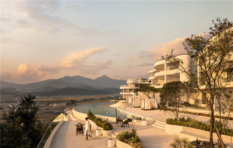 聯(lián)排別墅改造民宿  月泊半山溫泉民宿酒店設(shè)計(jì)