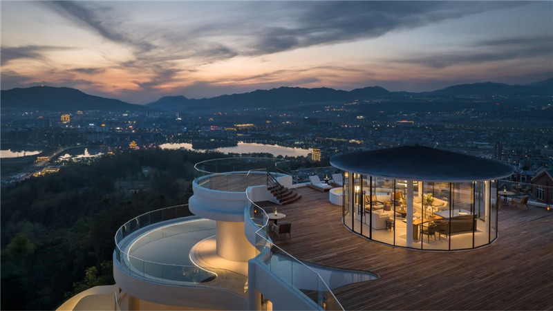 聯(lián)排別墅改造民宿  月泊半山溫泉民宿酒店設(shè)計(jì)