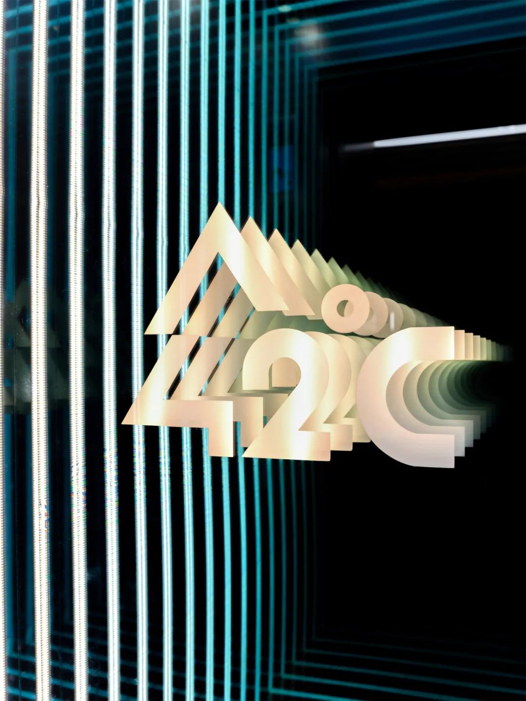 迎合Z時(shí)代審美  42度休閑溫泉洗浴酒店設(shè)計(jì)