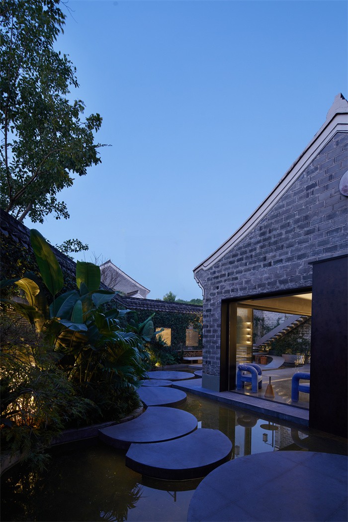 以時(shí)裝為靈感的寧波東錢湖山月民宿酒店設(shè)計(jì)