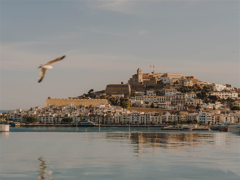 以地方文化為主題的伊維薩度假酒店設(shè)計